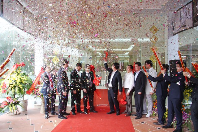 Công ty CP KD Gạch ốp lát Viglacera tổ chức gặp mặt đầu xuân và khai trương showroom mới tại Vĩnh Phúc