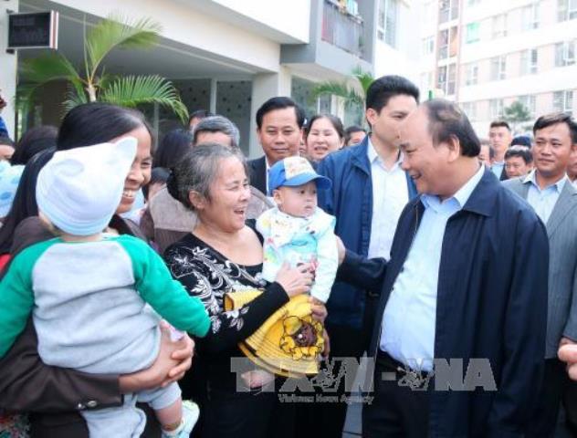 (nld.com.vn) – Thủ tướng Nguyễn Xuân Phúc thăm cư dân nhà ở xã hội Đặng Xá