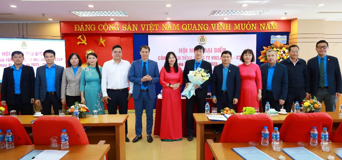 photo-1764415992941-1764415993117768731316