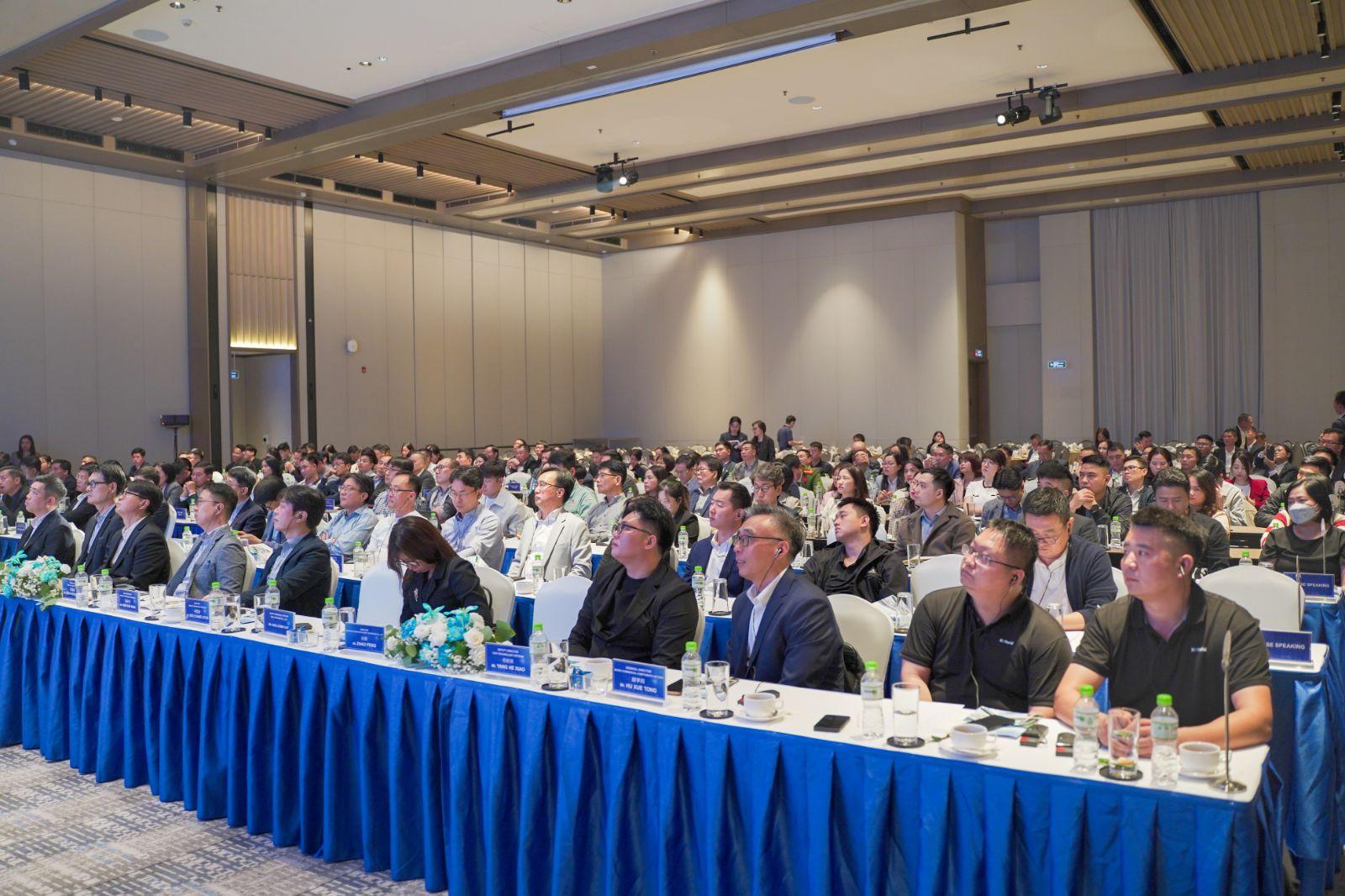 viglacera-to-chuc-hoi-nghi-khach-hang-cac-khu-cong-nghiep-yen-phong-viglacera-9